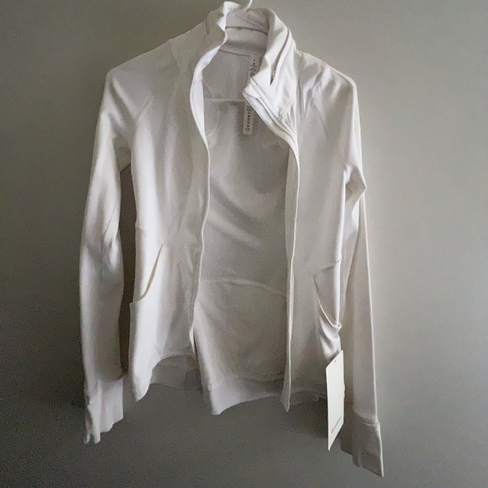 Lululemon far and free jacket size 4 nwt